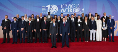 President Joko Widodo (front, left) posed for a photo with President of World Water Council Loc Fauchon (front, right) and several committee of the World Water Council for the 10th World Water Forum 2024 in Nusa Dua, Bali, on Monday, (20/5/2024)