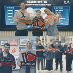 HONGQI se asocia con familias extranjeras para una gira por China