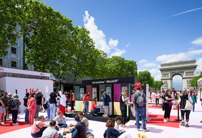 LG Electronics hosted a grand picnic on Paris's iconic Champs-Élysées to celebrate the release of LG InstaView with MoodUP in France.