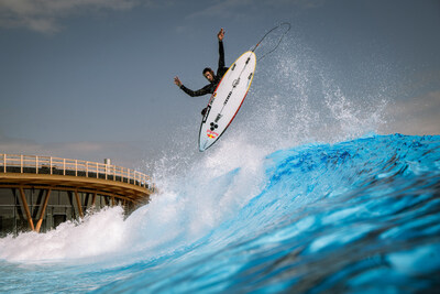 Leon Glatzer, professional surfer from Munich tests an air section with Endless Surf engineers.