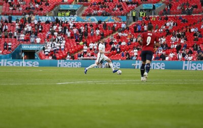 Placar de LED da Hisense no torneio da UEFA (PRNewsfoto/Hisense Group)