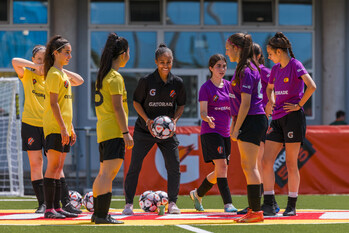 England legend Rachel Yankey talking confidence with the Gatorade 5v5 Tournament Finalists