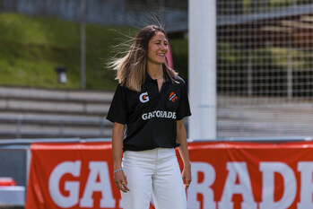 Manchester City Legend Laia Aleixandri training the Gatorade 5v5 Tournament Finalists