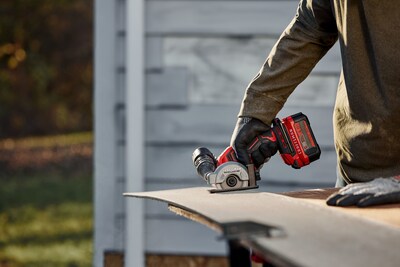 Cut a variety of materials with the V20* BRUSHLESS RP™ Cut-Off Tool that allows a 3/4-In. depth of cut and features an adjustable shoe for exceptional versatility.