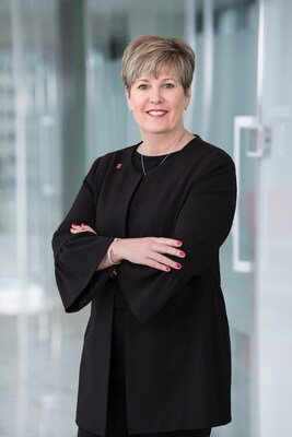 Sloane a reçu ce prix en raison de ses nombreuses réalisations, puisqu’elle a été cadre responsable et coprésidente de L’initiative Femmes de la Banque Scotia pendant trois ans. (Groupe CNW/Scotiabank)