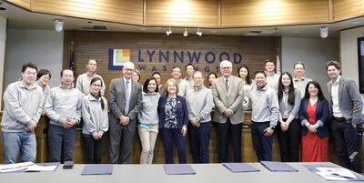 T&T leadership team visited Lynnwood City Hall (CNW Group/T&T Supermarkets)