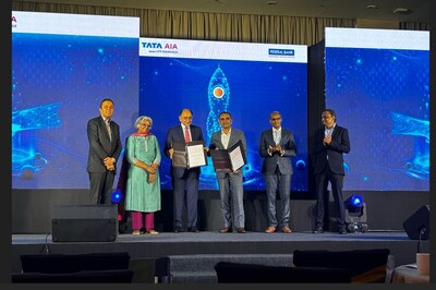 From Left to right : Ramesh Viswanathan – TATA AIA Chief Distribution Officer – Bancassurance, Shalini Warrier – Executive Director, Federal Bank, Shyam Srinivasan – Managing Director & CEO, Federal Bank, Venky Iyer – Managing Director & CEO and Samit Upadhyay – President and Chief Financial Officer & Products.