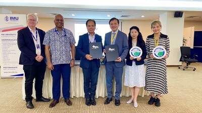 China Medical University Hospital signed a memorandum of understanding (MOU) with IMU in Kuala Lumpur. The signing ceremony was attended by Vice-Chancellor Dr. Abdul Aziz Baba (third from left), Assistant Director General Ling-Ying Wu from Taiwan's MOHW (second from right), and Dr. Chih-Kun Huang (third from right), Superintendent of CMUH's International Center. This collaboration aims to promote cooperation in medical research, talent training, and the medical industry.