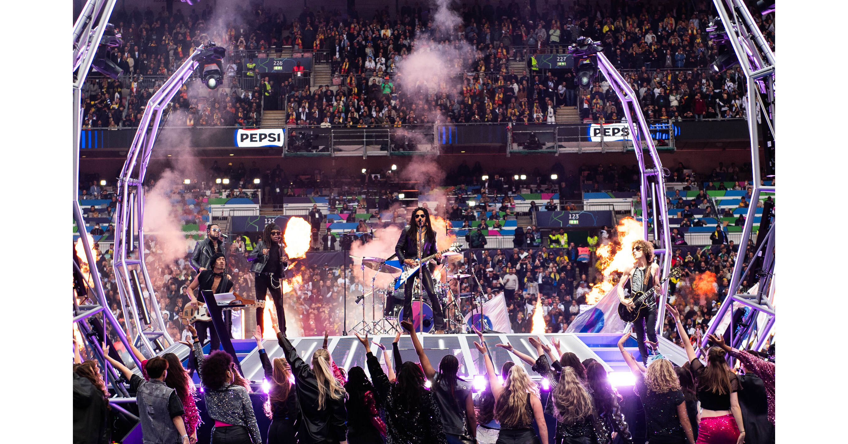 LENNY KRAVITZ ROCKS OUT AT THE UEFA CHAMPIONS LEAGUE FINAL KICK OFF