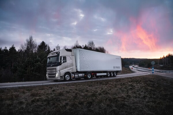 Volvo FH gas powered truck equipped with a Westport LNG HPDI™ fuel system