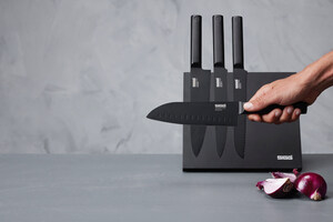 Conjunto de facas da marca suíça SIGG chega à cozinha dos clientes do Supernosso, em sua primeira campanha de selos de descontos em parceria com L-founders of loyalty