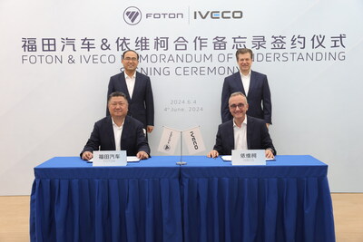 FOTON y el Grupo Iveco firmaron un memorando de entendimiento para explorar la cooperación en el campo de los vehículos eléctricos y sus componentes (PRNewsfoto/Foton International)