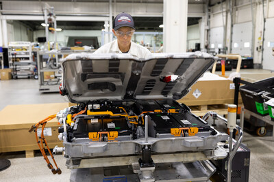 A Honda associate at the Performance Manufacturing Center in Marysville, Ohio sub assembles the IPU case for the all-new 2025 CR-V e:FCEV.