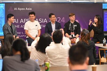 L-R: Brian Liang, COO of aelf; Dr. George, Co-founder/CTOMind Network; Prof. Liu Yang, CEO of AgentLayer and Executive Director of CyberSG; Michael Heinrich, CEO of OG; Bell Beh, Co-Founder & CEO of BuzzAR