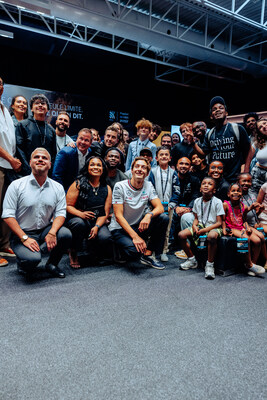 Local young people were invited to Driving Your Future at Mercedes-Benz Silver Star, to hear track-tested inspirational stories from an impressive lineup of speakers, including Mercedes-AMG PETRONAS Formula 1 driver George Russell. The event was an extension of Mercedes-Benz Canada’s national partnership with Big Brothers Big Sisters, an organization that ignites the potential of youth through mentorship. (CNW Group/Mercedes-Benz Canada Inc.)