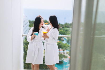 Romantic moment from the balcony at Premier Residences Phu Quoc (PRNewsfoto/Premier Residences Phu Quoc Emerald Bay)