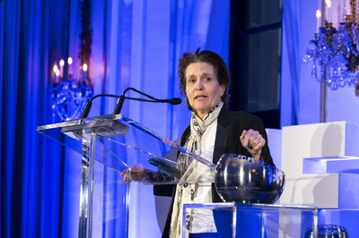 Kara Swisher a reu le Prix Hommage de la FJC. (Photo: Stephanie Lake/CP) (Groupe CNW/La Fondation pour le journalisme canadien)