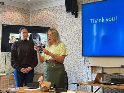 PR World Alliance member Gala Huic (left), president of Briefing  Communications, Zagreb, Croatia, presents thank you trophy to past chairwoman Marianne van Barneveld (right), The Netherlands, for her five years of successful service as head of the organization.