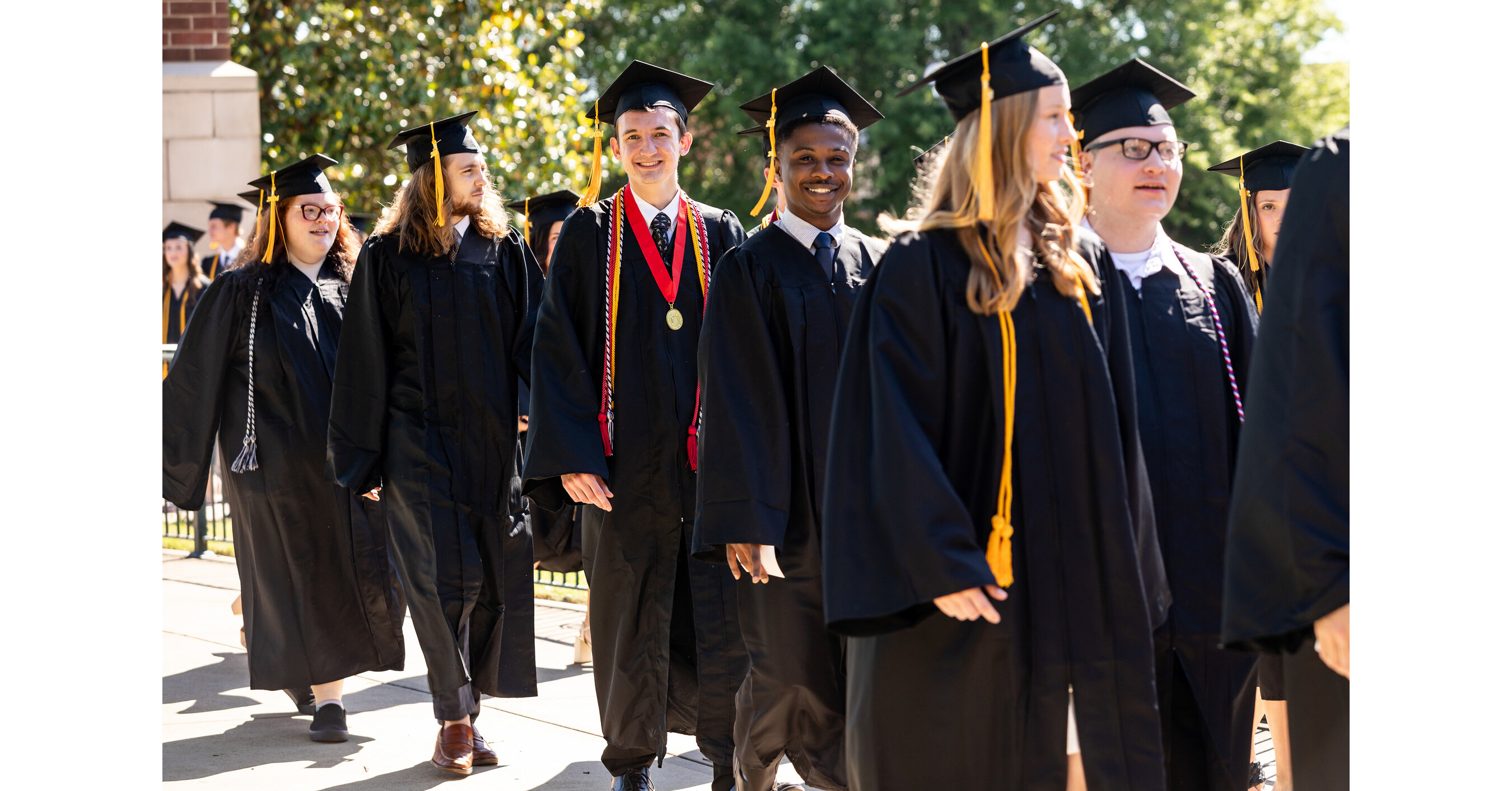 FHU Spring Commencement Honors Graduates, Looks to the Future