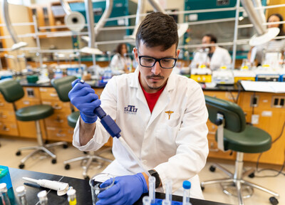 An undergraduate STEM student at St. Thomas University in Miami Gardens, FL works on a lab experiment. STU and Lake Erie College of Osteopathic Medicine have created new paths for STU students to attend LECOM's schools of medicine, dentistry, pharmacy and podiatry.