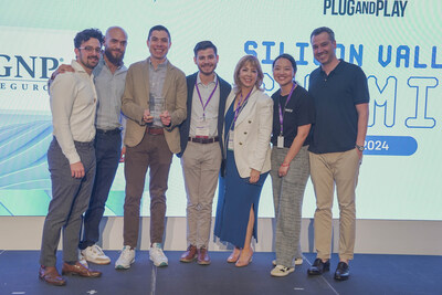 From Left to right: Andrés Diaz, Venture Associate Plug and Play, Francesco Carmisciano, Venture Analyst Plug and Play, Abel Ocampo, Head of Open Innovation at GNP Seguros, Benito Cinco, Open Innovation Manager at GNP Seguros, Jackie Hernandez, SVP Global Partnerships Plug and Play, Daisy Li, Sr. Partner Success Manager, and Eugenio Gonzalez, Partner Insurtech Plug and Play.
