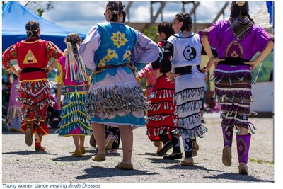 Powwow from the Timiskaming First Nation, Obadjiwan–Fort Témiscamingue National Historic Site, June 21, 2017 © Parks Canada (CNW Group/Parks Canada (HQ))