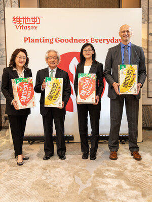 Caption (1): Vitasoy management presents its VITASOY Low Sugar Banana Soyabean Milk and VITASOY Low Sugar Strawberry Soyabean Milk at the press conference. (From left) Ms. May Lo, Deputy Chairman; Mr. Winston Lo, Executive Chairman; Ms. Ian Ng, Group Chief Financial Officer; and Mr. Roberto Guidetti, Group Chief Executive Officer.