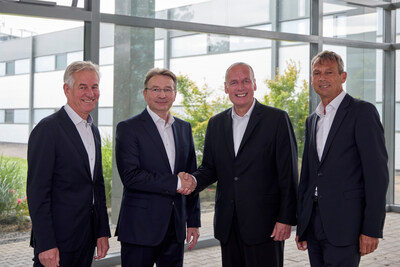 Pictured from right to left: Dr. Dipl.-Ing. Eberhard Veit, Dirk Görlitzer, Frank Stührenberg, and Dr. Frank Eisert 