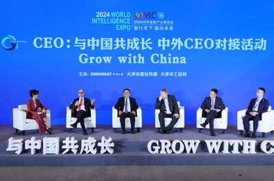 La table ronde « CEO: Grow with China » a eu lieu vendredi dans le cadre de la World Intelligence Expo 2024 à Tianjin. Zhong Nan, Zhou Lanxu, Zheng Yiran, Ouyang Shijia et Zhuang Qiange ont contribué à écrire l’histoire (PRNewsfoto/China Daily)