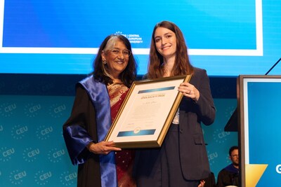 CEU President and Rector Shalini Randeria awards Dr. Julia Ebner with Central European University’s (CEU) Open Society Prize in Vienna on June 21st at CEU’s graduation ceremony for its cohort of over 600 doctoral, masters, and bachelor students. Photo credits: Daniel Vegel/CEU