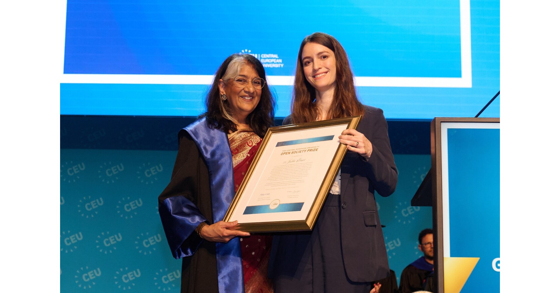 Extremismusforscherin Julia Ebner erh&auml;lt prestigetr&auml;chtigen CEU Open Society Prize