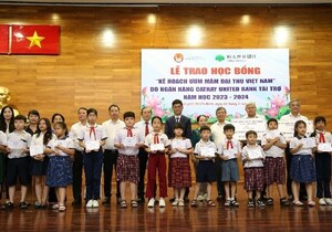 "Elevated Tree Program in Vietnam": Cathay United Bank Salurkan Donasi Senilai VND 780 Juta kepada Para Siswa yang Kurang Mampu