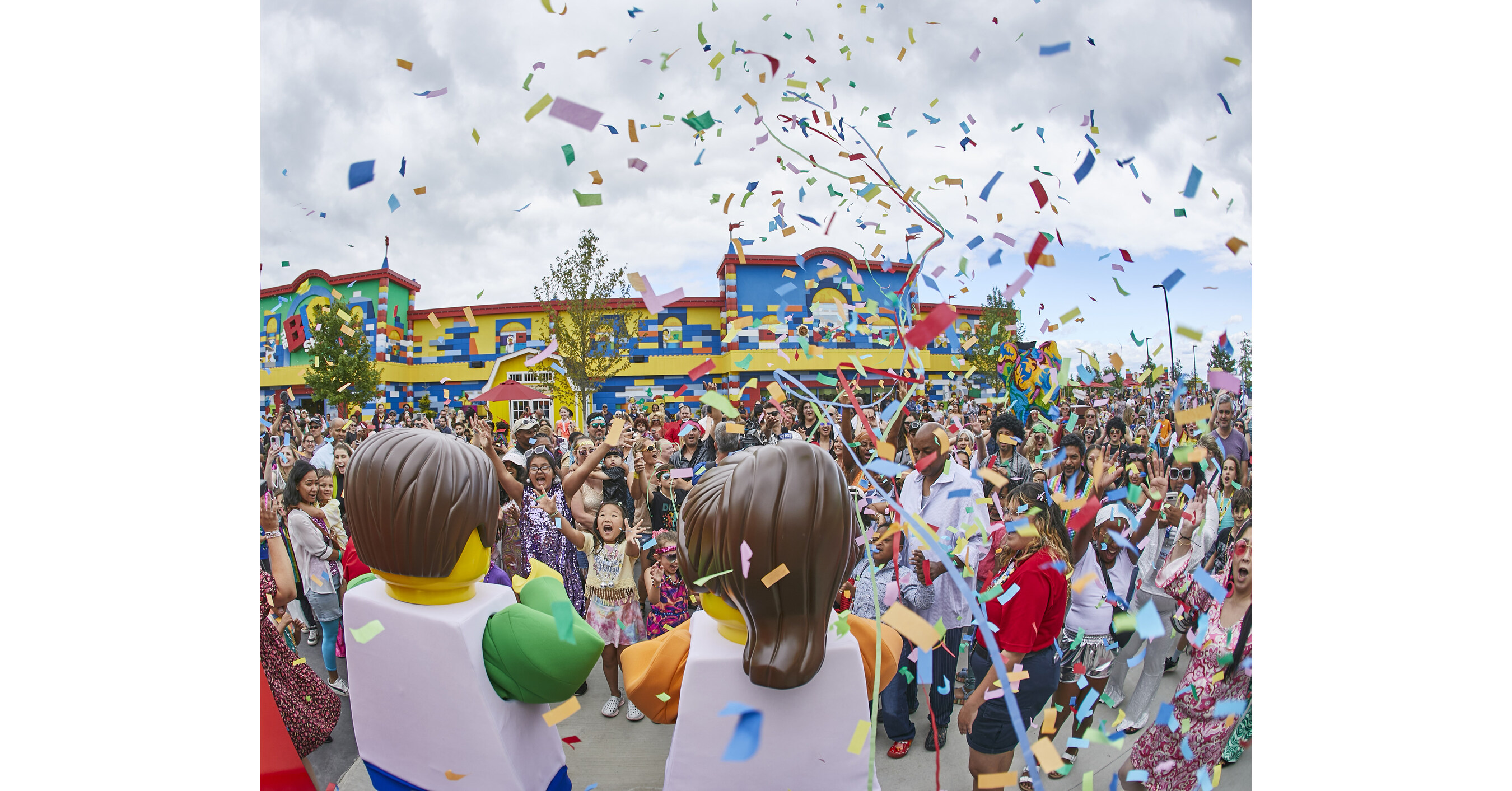 Merlin Entertainments’ LEGOLAND® New York Resort Breaks World Record for Largest Disco Dance Party on Opening Day of New Minifigure Skyflyer Ride