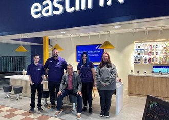 L'équipe des ventes du nouveau magasin Eastlink à Tracadie, NB (Groupe CNW/EastLink)