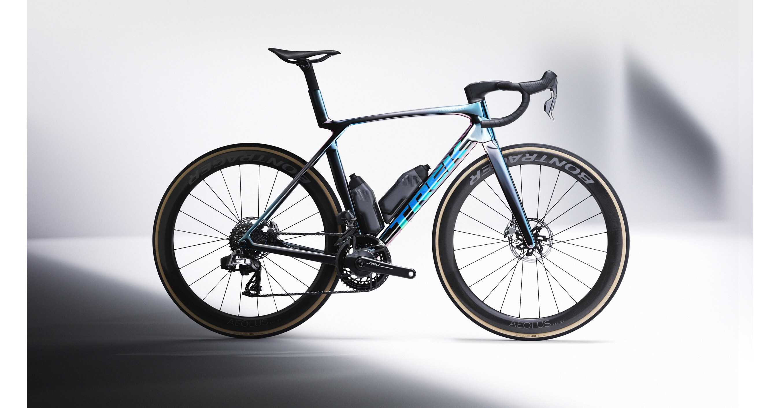 trek bicycle ede 2023 EMONDA SL 7 DISC ROAD BIKE over frame design that makes mounting and dismounting a breeze Trek Borrego+ S - The