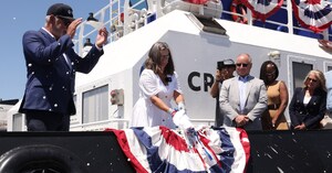 Crowley 在聖地亞哥港舉辦美國首艘全電動拖船命名下水典禮