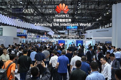 Kiosque de Huawei au MWC Shanghai 2024, dans le hall N1 du SNIEC (PRNewsfoto/Huawei)