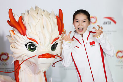 Chinese women's trampoline team athlete Hu Yicheng photographed with "ANTA Ling Loong" (PRNewsfoto/ANTA Group)