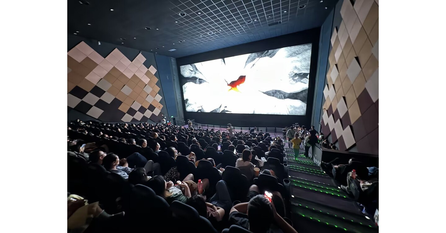 Die weltweit erste akustisch transparente Kino-LED-Leinwand wird eingef&uuml;hrt und f&uuml;hrt den Trend der kommerziellen Anwendung der Filmtechnologie von Unilumin an