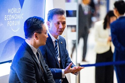 Michael Guo (right), Co-CEO of Ping An Insurance (Group) Company of China, Ltd., and Professor Chenyang Wei (left), Research Fellow, Director of Finance MBA Education Center, and Director of the China Insurance and Pension Research Center, Tsinghua PBC School of Finance at the “Summer Davos” in Dalian, China. (PRNewsfoto/Ping An Insurance (Group) Company of China, Ltd.)