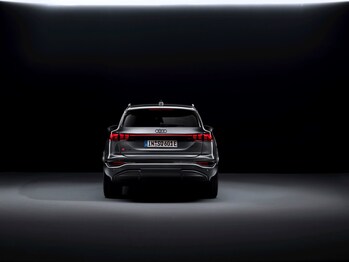 Audi Q6 e-tron with secong-generation digital OLED rear lights. Copyright: Audi AG.