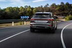 Audi Q6 e-tron on the road with digital OLED rear lights. Copyright: Audi AG.