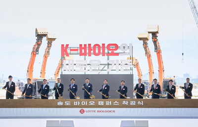 Groundbreaking ceremony participants taking part in the ceremonial first dig l (from left: LOTTE BIOLOGICS Chief Global Strategy Officer Yoo-Yeol Shin, Incheon Yeonsu District Mayor Jae-Ho Lee, LOTTE E&C CEO Hyeon-Cheol Park, LOTTE Corporation CEO Dong-Woo Lee, National Assembly Member Il-Young Jung, LOTTE Chairman Dong-Bin Shin, Incheon Mayor Jeong-Bok Yoo, First Vice Minister of Trade, Industry and Energy Kyung-Sung Kang, Second Vice Minister of Health and Welfare Min-Soo Park, LOTTE BIOLOGICS CEO Richard W. Lee, Incheon Free Economic Zone Commissioner Won-Seok Yoon, and LOTTE Holdings Japan CEO Genichi Tamatsuka)