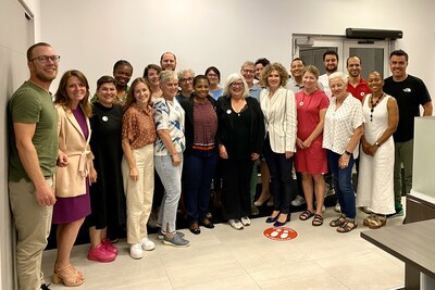 Mme Hélène Drainville a rencontré les membres de l'équipe LOJIQ au bureau de Québec, lors de sa prise de fonction, le 4 juillet (Groupe CNW/Les Offices Jeunesse Internationaux du Québec)