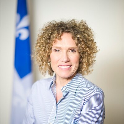 Mme Hélène Drainville nommée présidente-directrice générale de l’Office Québec-Monde pour la jeunesse et secrétaire générale de l’Office franco-québécois pour la jeunesse (Groupe CNW/Les Offices Jeunesse Internationaux du Québec)