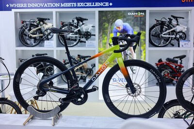 Vélodon, the crown jewel of the "D-VELO" technology, left a deep impression on cycling enthusiasts with its unique frame design, robust lines, and top-notch specs. (PRNewsfoto/DAHON)