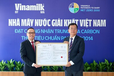 Vietnam Beverage Factory achieves carbon neutrality according to international standards PAS 2060:2014 (PRNewsfoto/Vinamilk)