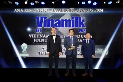 Vinamilk is honored by Asia Responsible Enterprise Awards (AREA) 2024 in the Green Leadership category (PRNewsfoto/Vinamilk)