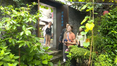 American youth visit the Xiaoxihu neighborhood in Nanjing on June 29 (COURTESY PHOTO)