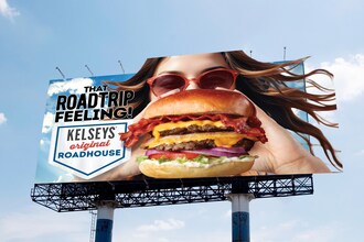 The new campaign developed for Kelseys by Lifelong Crush aims to connect the exhilarating feeling you get on a roadtrip with good friends, crisp drinks, savory food, fond memories - and the wind in your hair. (CNW Group/Kelseys Original Roadhouse)